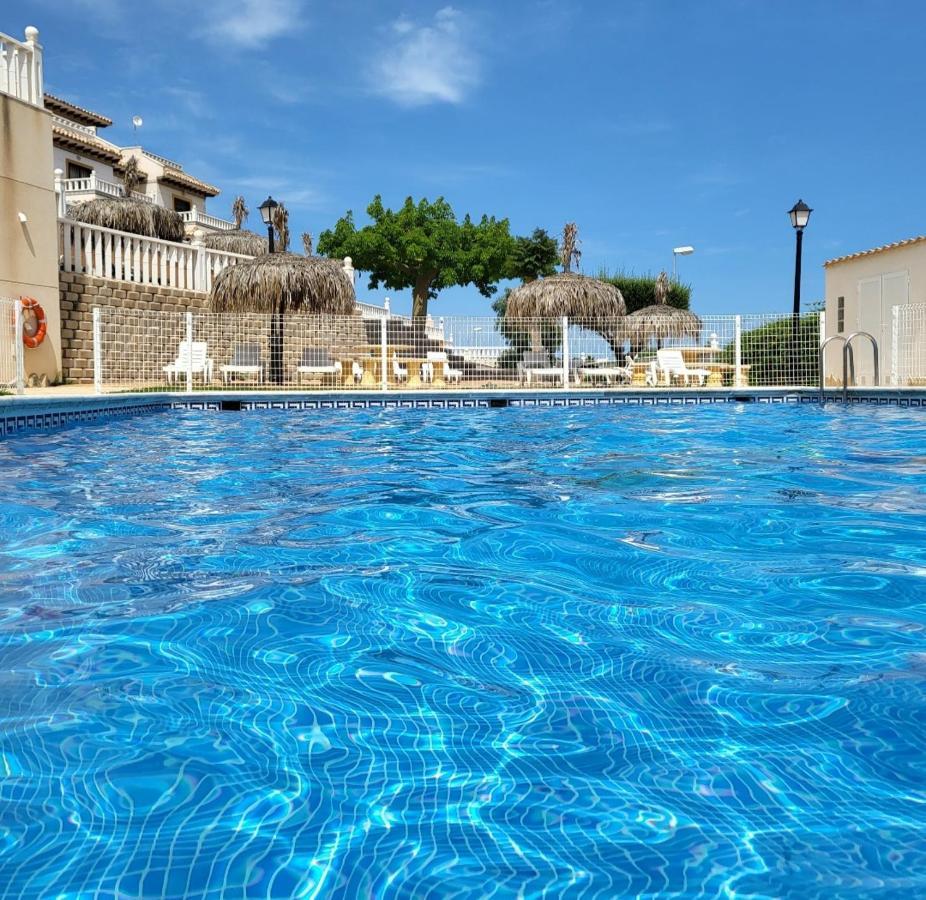Apartamento Carlos: Self Check-In Retreat with Pool in Cabo Roig Dehesa de Campoamor  Exterior photo